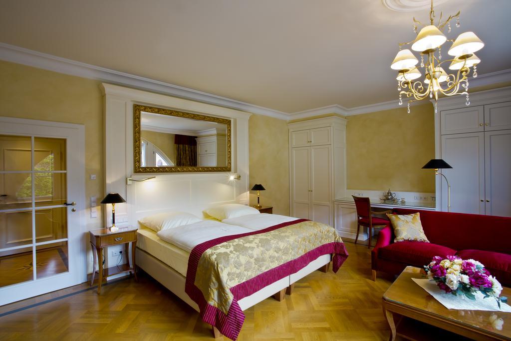 Mokni'S Palais Hotel & Spa Bad Wildbad Oda fotoğraf